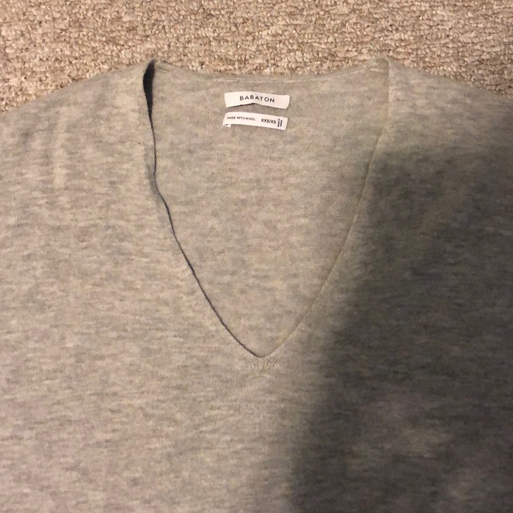 Aritzia Size XXS/XS Gray VNeck Sweater - Picture 3 of 3